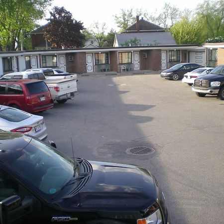 Motel Seigneurie De Vaudreuil Екстериор снимка