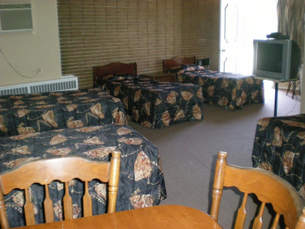 Motel Seigneurie De Vaudreuil Стая снимка