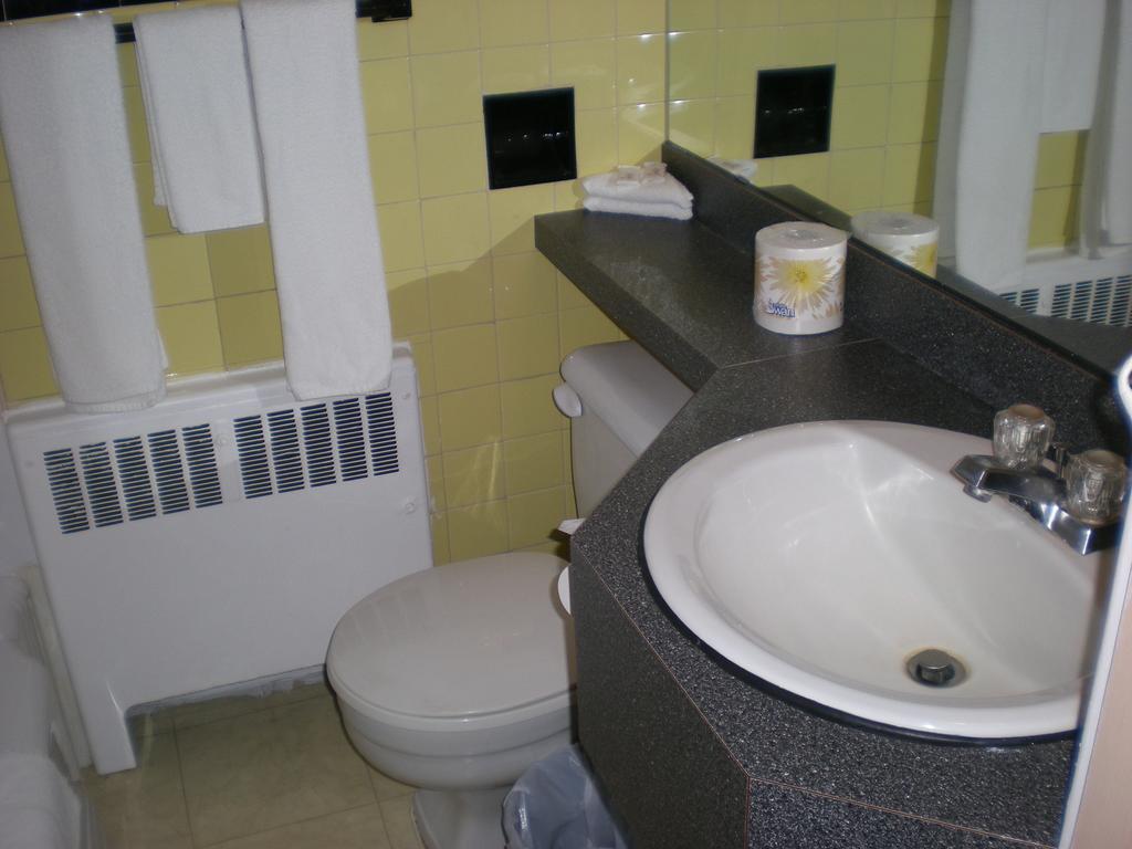 Motel Seigneurie De Vaudreuil Стая снимка